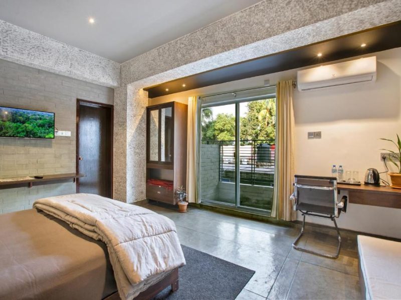 Family Room with Balcony – RB