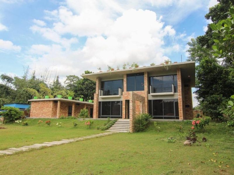 Six-Bedroom House – FH