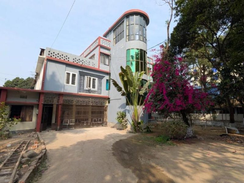 Three-Bedroom Apartment with Balcony – AHA