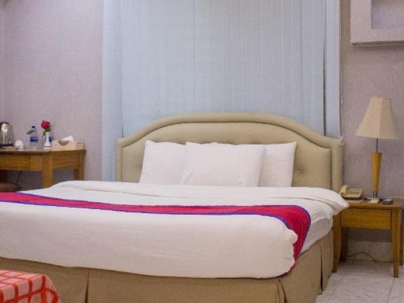 Deluxe King Room – EE