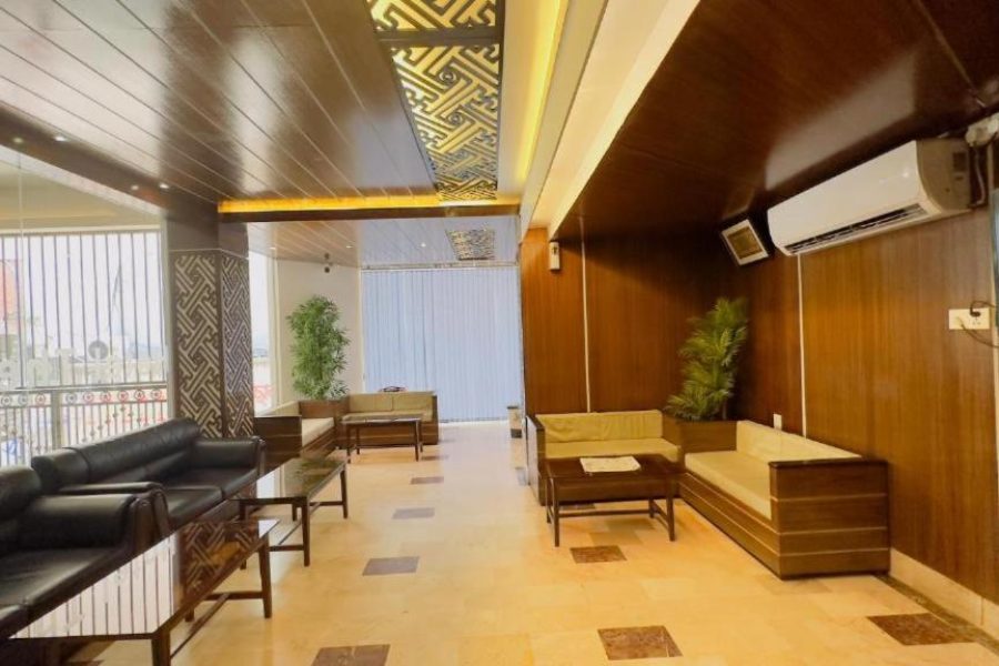 Royal Living Hotel & Suites