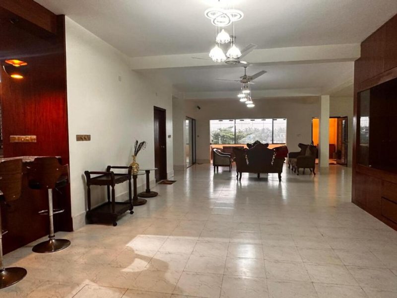 Three-Bedroom Apartment – 3BLHW5BOSR