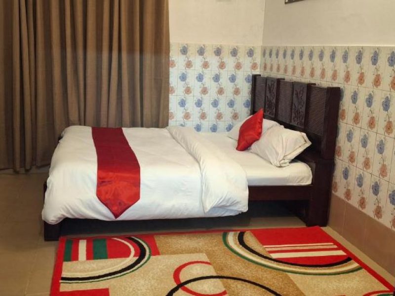 Double Room with Private Bathroom – RI