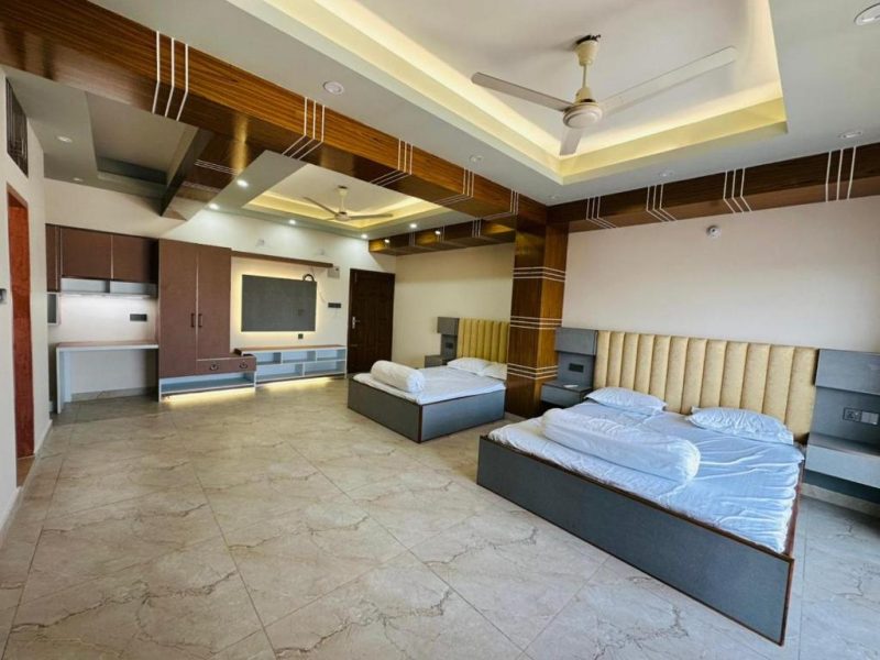 Deluxe Double or Twin Room with City View – IS