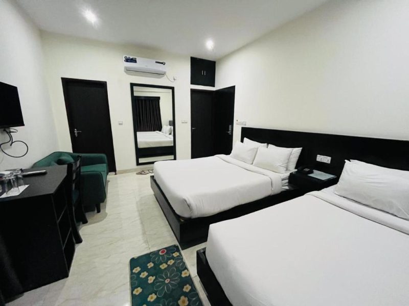 Double or Twin Room with Balcony – MHK