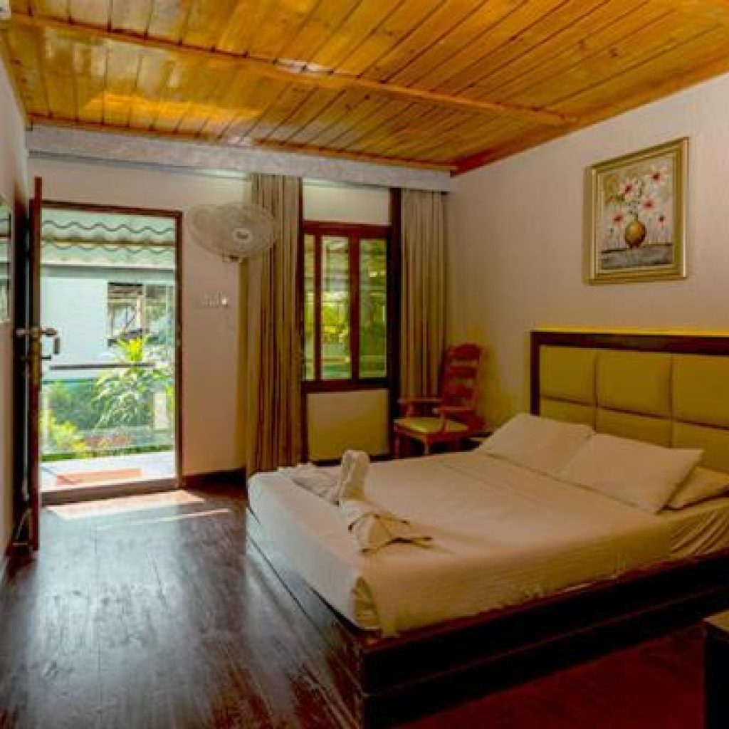 Sampan Cafe and Resort
