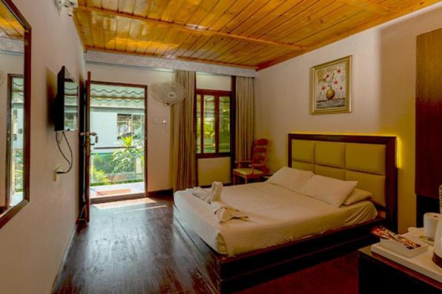 Sampan Cafe and Resort