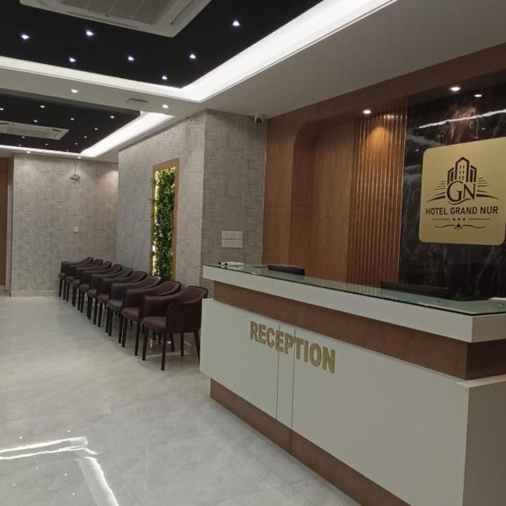 HOTEL GRAND NUR, Ashkona